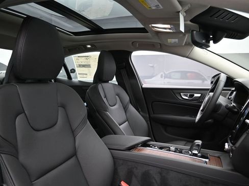 New 2025 Volvo S60 B5 Plus w/ Climate Package image 29
