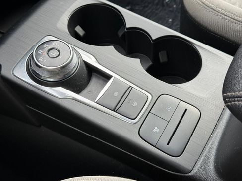 Used 2022 Ford Escape SE image 18