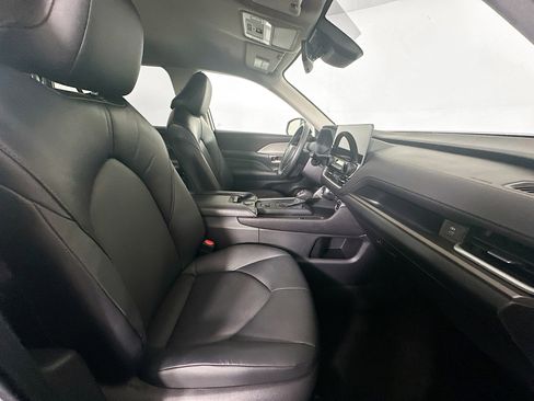 Used 2025 Toyota Grand Highlander FWD image 32