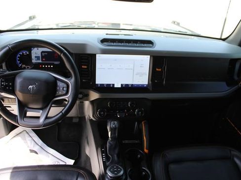 Used 2023 Ford Bronco Badlands w/ Sasquatch Package AWD/4WD image 24