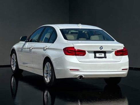Used 2018 BMW 320i Sedan RWD image 4