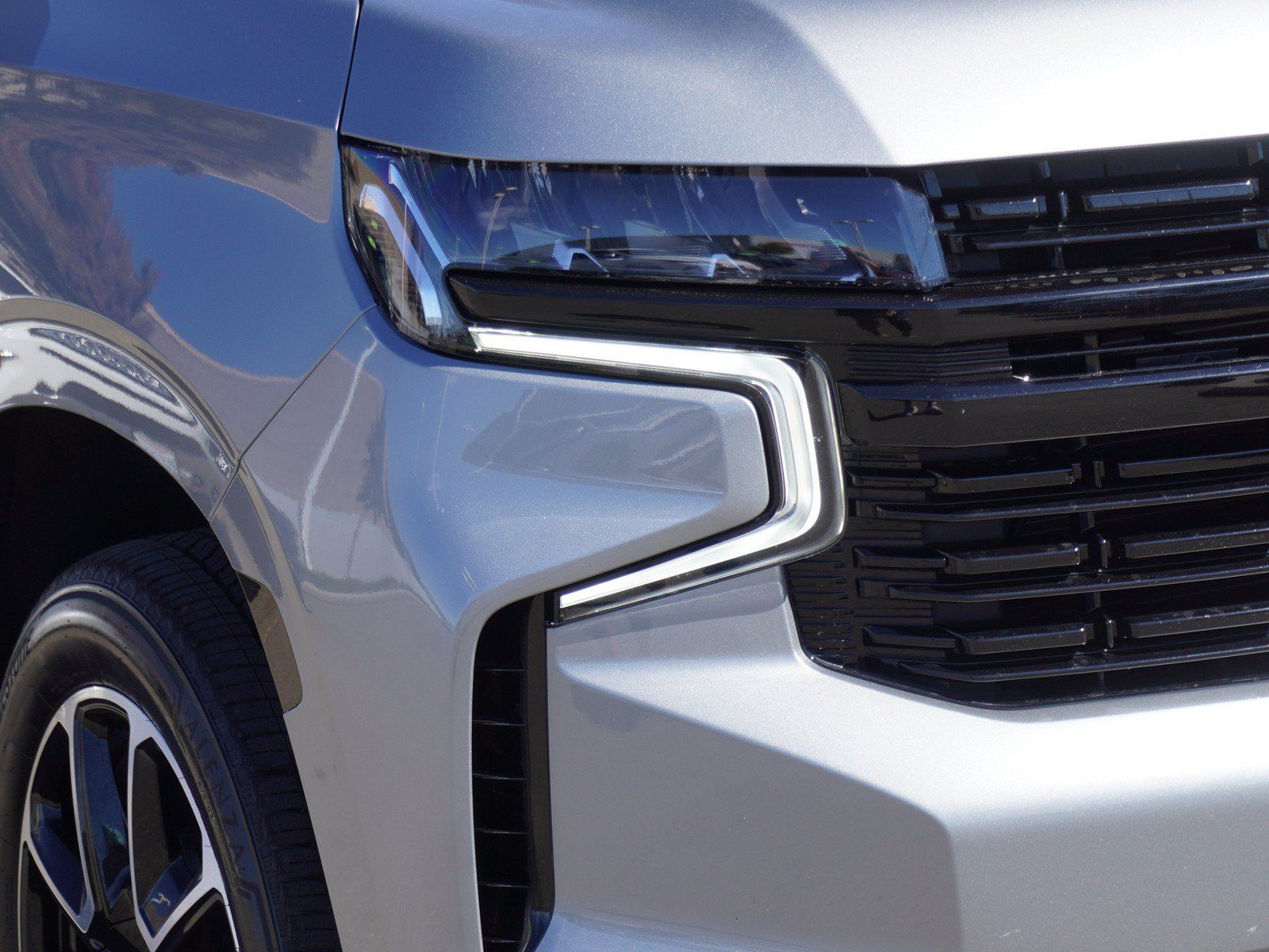 Used 2023 Chevrolet Tahoe RST w/ Sport Performance Package AWD/4WD image 3