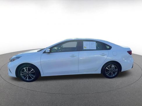 Used 2024 Kia Forte LXS image 9
