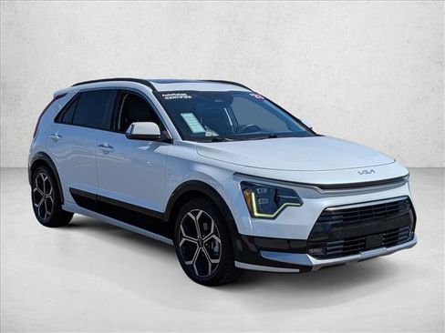 Used 2023 Kia Niro SX Touring FWD image 3