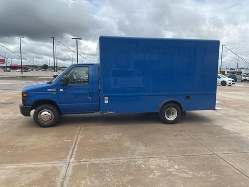 Used 2016 Ford E-350 and Econoline 350 Super Duty RWD image 20