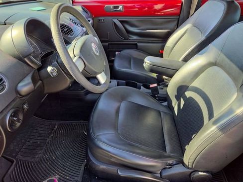 Used 2010 Volkswagen Beetle Coupe image 11