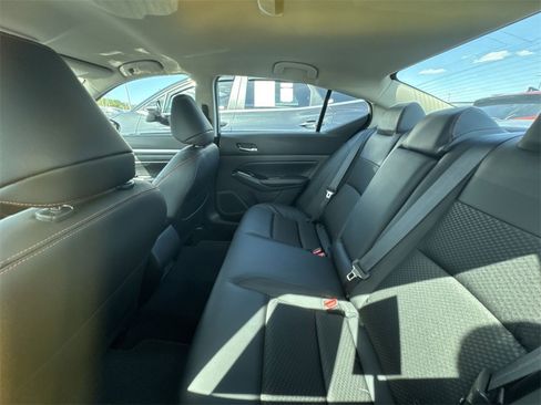 Used 2024 Nissan Altima 2.5 SR image 12