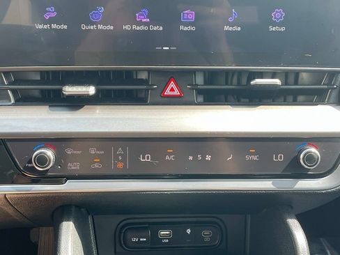 Used 2025 Kia Sportage EX FWD image 29