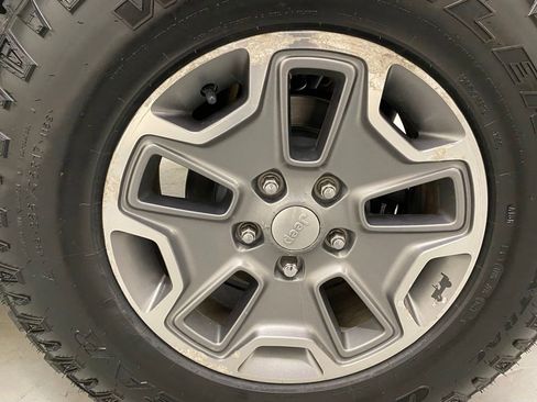 Used 2016 Jeep Wrangler Unlimited Rubicon w/ Connectivity Group AWD/4WD image 26
