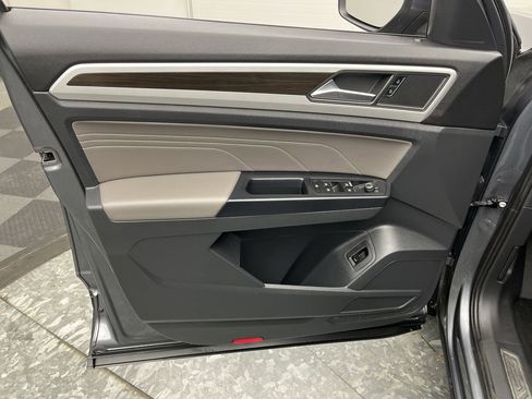 Used 2021 Volkswagen Atlas SE image 6