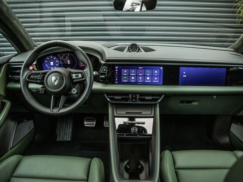 Certified 2025 Porsche Macan Turbo Electric AWD/4WD image 12