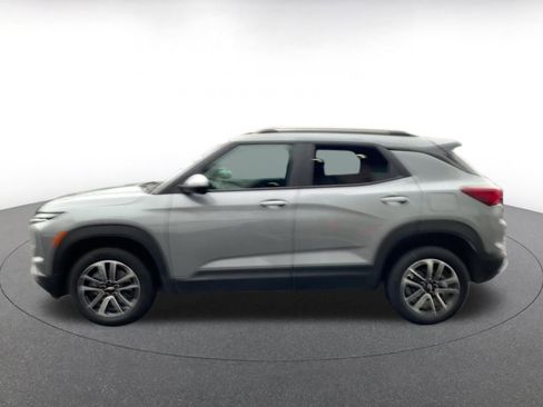 Used 2025 Chevrolet TrailBlazer LT w/ Driver Confidence Package image 9