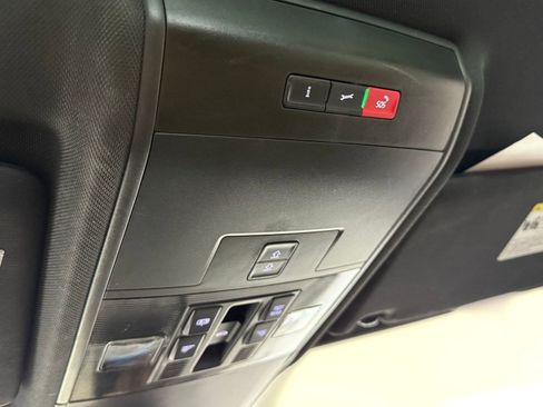 Used 2022 Volkswagen Atlas Cross Sport SEL R-Line image 27