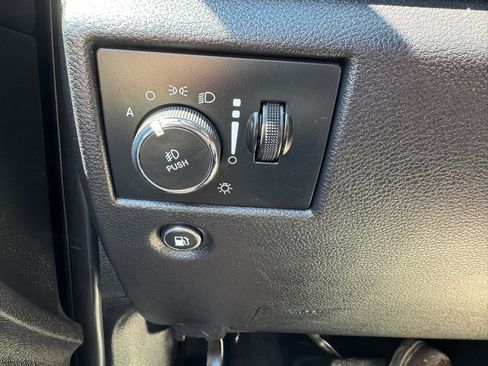 Used 2019 Jeep Grand Cherokee Altitude image 12