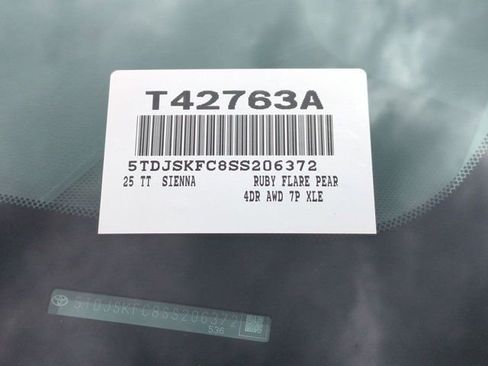 Certified 2025 Toyota Sienna XLE AWD/4WD image 19