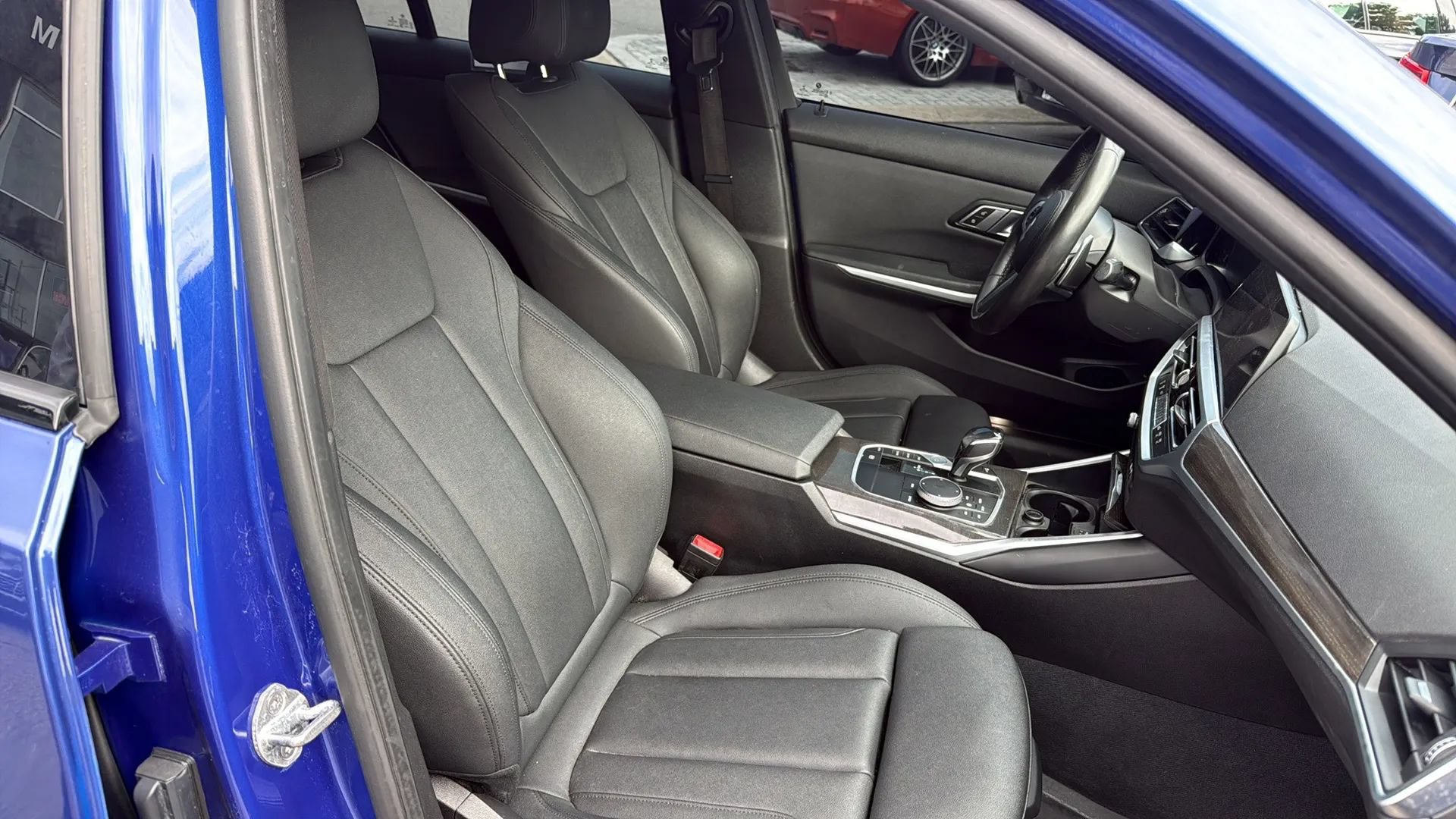 Used 2020 BMW 330i Sedan w/ M Sport Package RWD image 41
