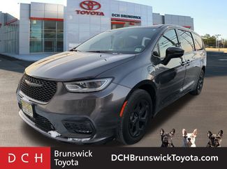 Used 2023 Chrysler Pacifica Touring-L w/ Uconnect Theater Family Group video 1