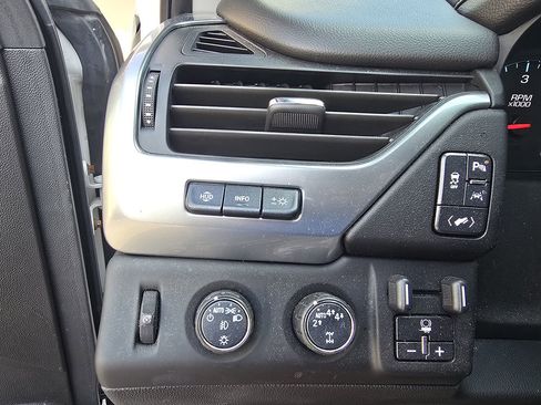 Used 2020 Chevrolet Suburban Premier AWD/4WD image 20