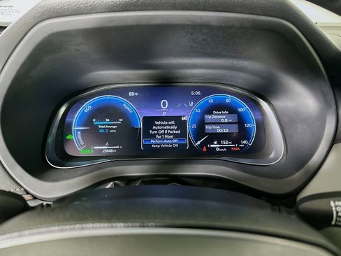 Used 2023 Toyota Venza LE image 19