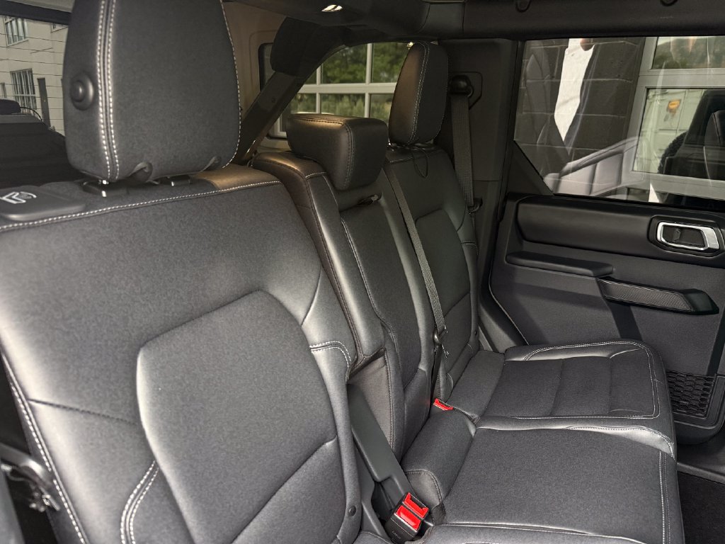Used 2025 Ford Bronco Badlands AWD/4WD image 41