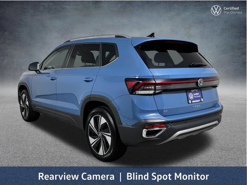 Used 2025 Volkswagen Taos SE w/ Panoramic Sunroof Package AWD/4WD image 8
