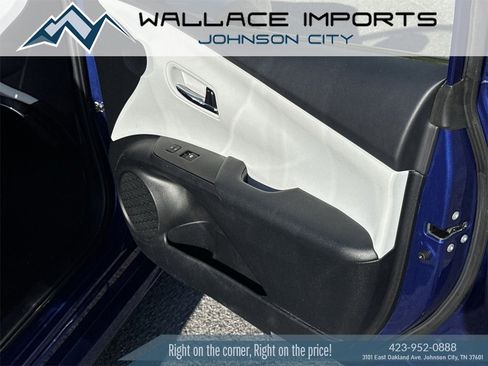 Used 2016 Toyota Prius Three w/ Advanced Technology Package image 38