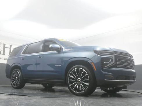 Used 2025 Chevrolet Tahoe High Country AWD/4WD image 2