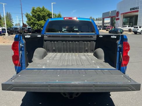 Used 2018 Toyota Tundra Limited w/ Limited Premium Package AWD/4WD image 31