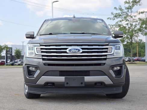 Used 2019 Ford Expedition XLT w/ Equipment Group 202A AWD/4WD image 11