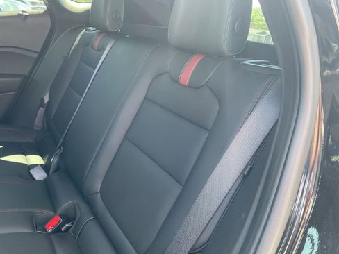 Used 2025 Chevrolet Trax RS FWD image 35