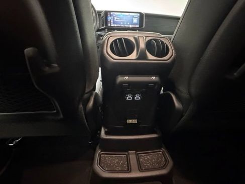 Used 2024 Jeep Wrangler Unlimited Rubicon 4xe AWD/4WD image 24