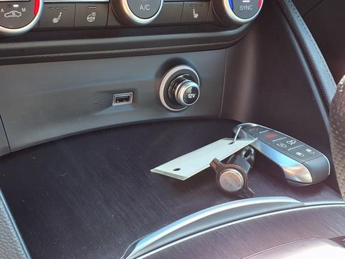 Used 2022 Alfa Romeo Stelvio Sprint image 11