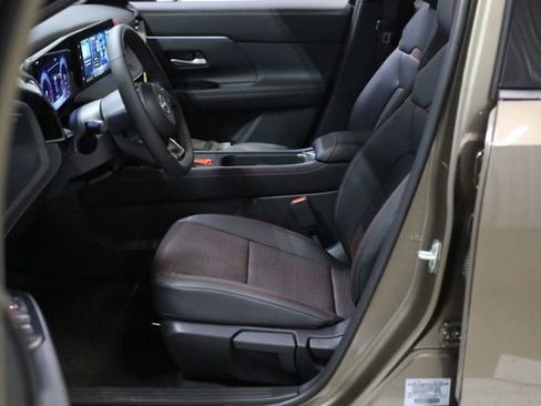 New 2026 Nissan Kicks SR w/ Interior Electronics Package AWD/4WD image 8