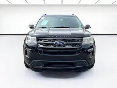 Used 2018 Ford Explorer XLT w/ Equipment Group 202A FWD image 2