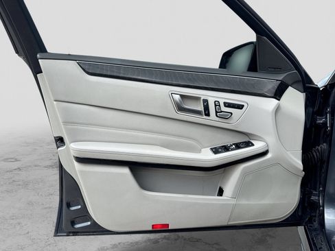 Used 2014 Mercedes-Benz E 350 4MATIC Sedan image 32
