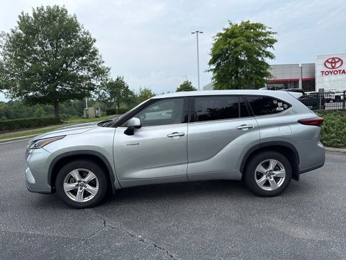 Used 2021 Toyota Highlander LE AWD/4WD image 5