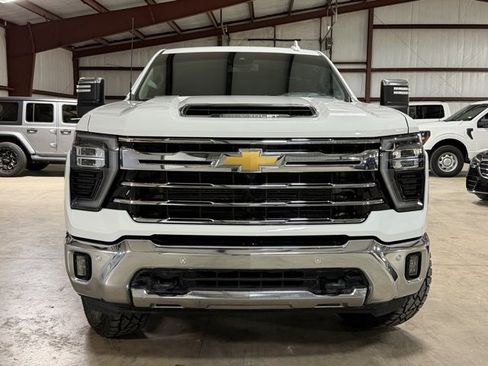 Used 2024 Chevrolet Silverado 2500 LTZ w/ LTZ Convenience Package image 2