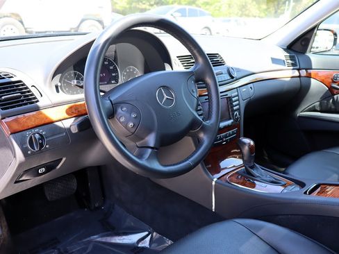Used 2005 Mercedes-Benz E 500 4MATIC Sedan image 16
