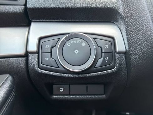 Used 2017 Ford Explorer XLT w/ Equipment Group 202A AWD/4WD image 21