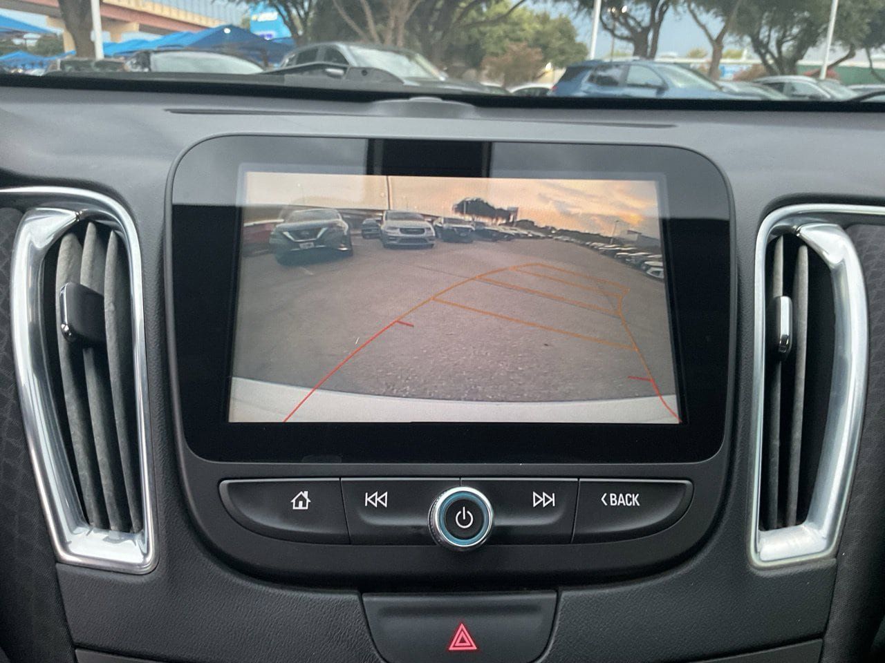Used 2018 Chevrolet Malibu LT FWD image 28