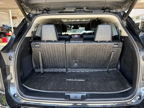 Used 2023 Toyota Highlander Platinum image 21
