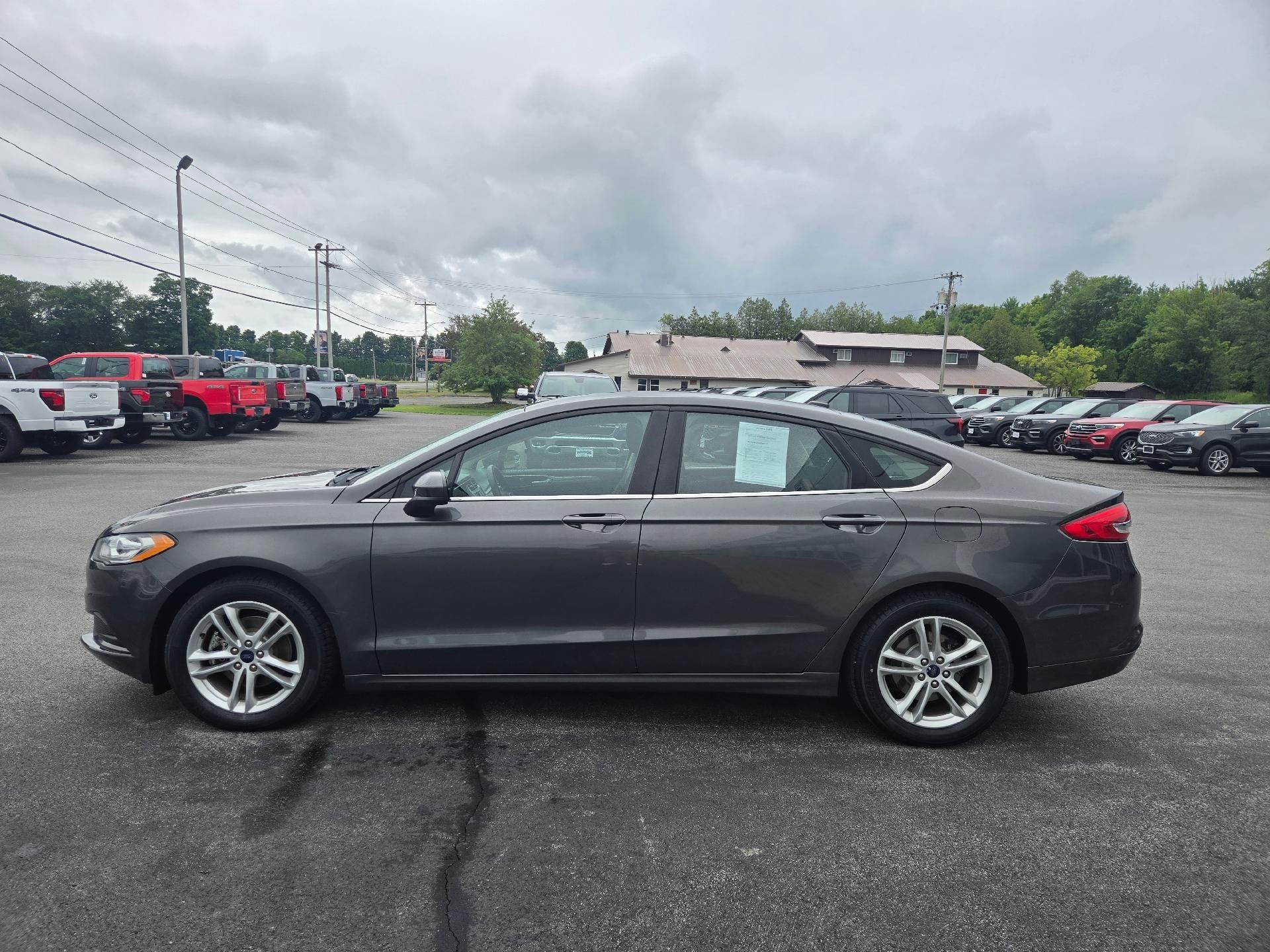 Used 2018 Ford Fusion SE FWD image 5