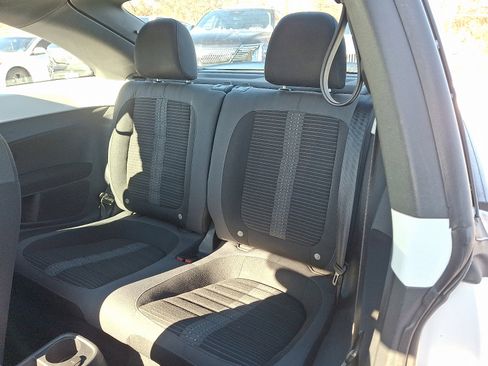 Used 2012 Volkswagen Beetle Turbo image 10