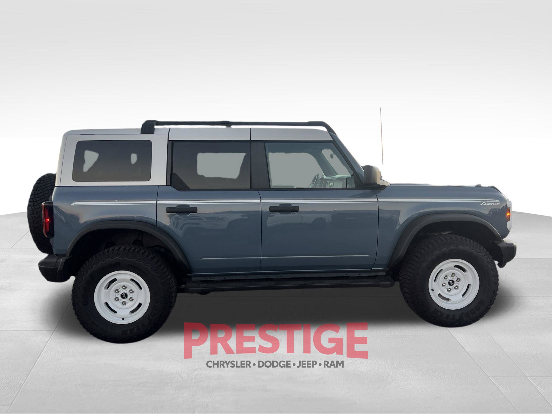 Used 2023 Ford Bronco Heritage Edition AWD/4WD image 5