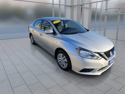 Used 2019 Nissan Sentra S image 2