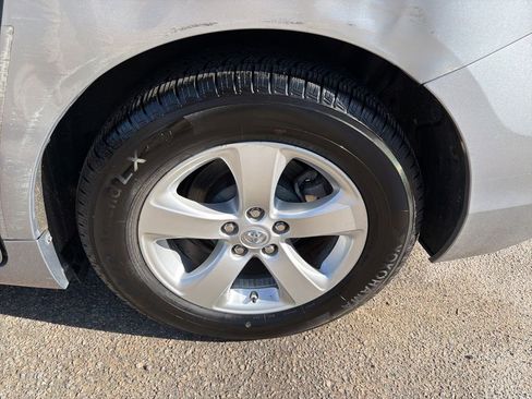 Used 2015 Toyota Sienna LE image 9