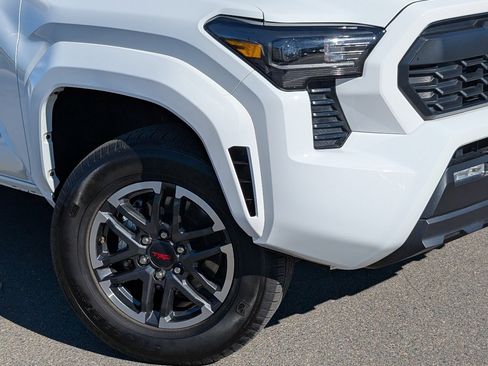 Used 2025 Toyota Tacoma 2WD Double Cab image 10