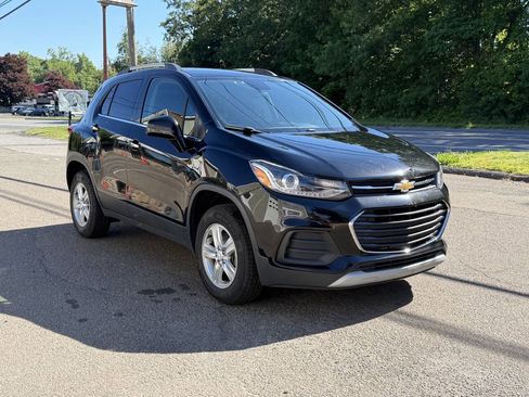 Used 2019 Chevrolet Trax LT w/ LT Convenience Package AWD/4WD image 4