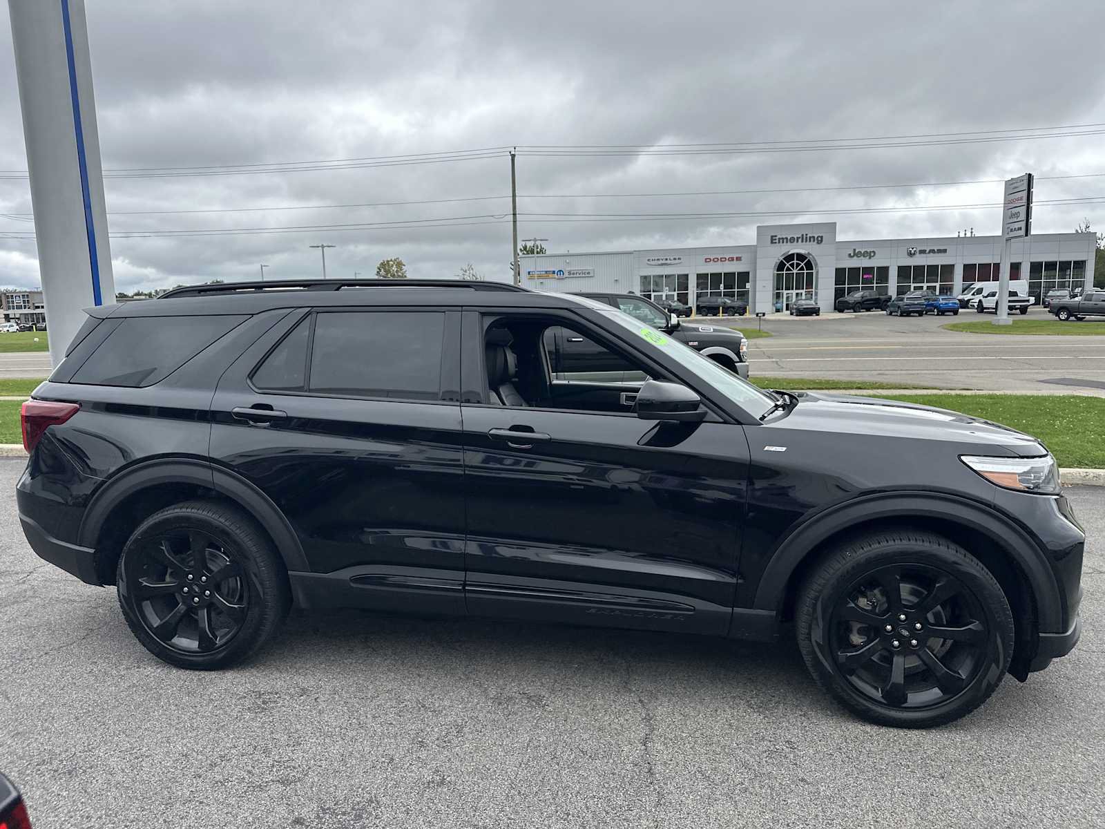 Used 2024 Ford Explorer ST-Line w/ Class IV Trailer Tow Package AWD/4WD image 17