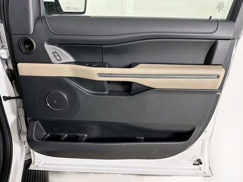Used 2024 Ford Expedition Max XLT image 34